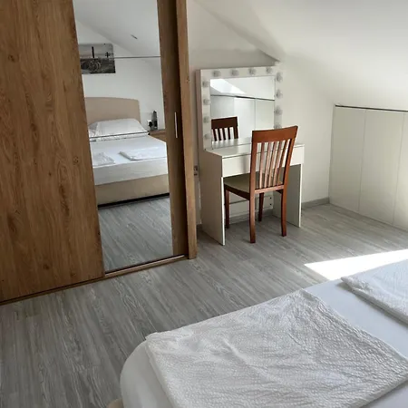 Apartment Mira Vinisce